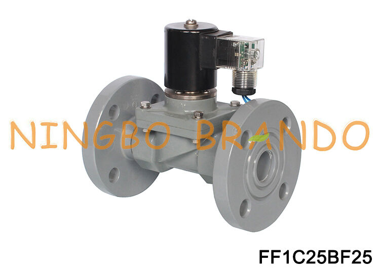 DN25 1'' Katup Solenoid Anti Korosi CPVC Tipe Flange untuk Alkali Asam Air Garam